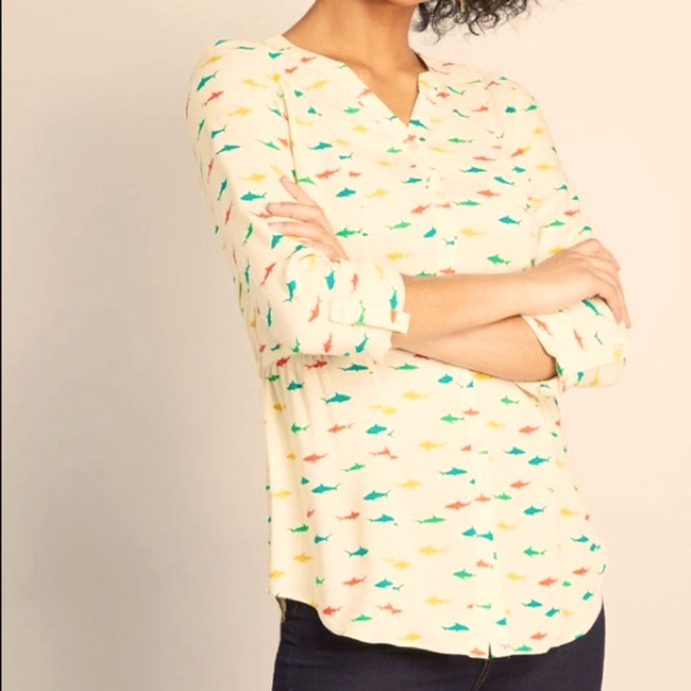 ModCloth Women's Size XXS Rainbow Shark Print Blouse Tie Back Button Down
